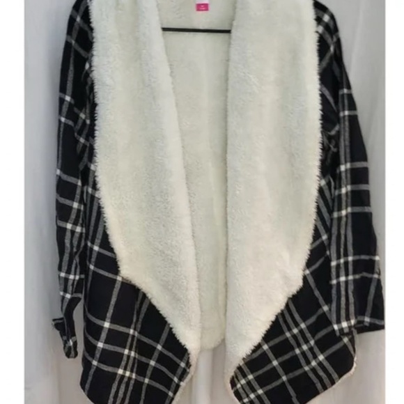 No Boundaries Black and White Plaid Cardigan with Faux Fur - Picture 1 of 3
